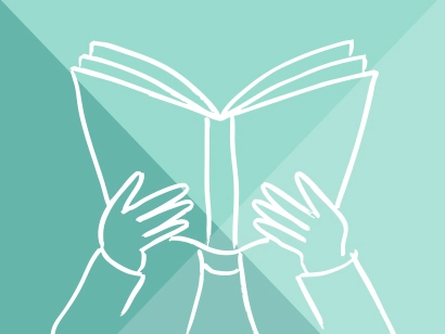 Hände halten aufgeschlagenes Buch