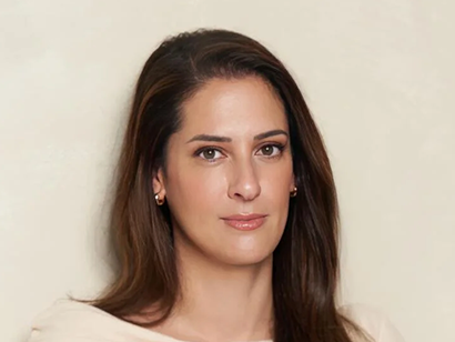 Elle Kennedy Portrait