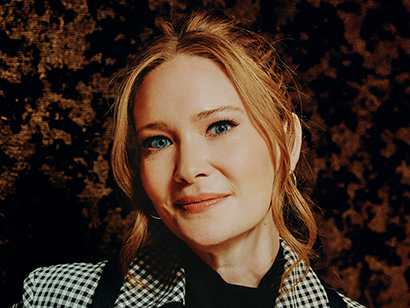 Sarah J. Maas Portrait