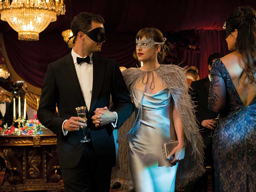 Christian Grey und Anastasia Steele an einer Kostümparty