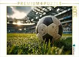 CALVENDO Puzzle Ein Fußball liegt auf dem grünen Rasen eines vollen Stadions und kündigt den Beginn eines spannenden Spiels an. | 1000 Teile Lege-Größe 64x48cm Foto-Puzzle für glückliche Stunden Spiel