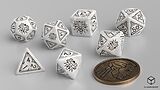 Pegasus QWOWGE3T - The Witcher Dice Set: Geralt The White Wolf, 7 Würfel Spiel
