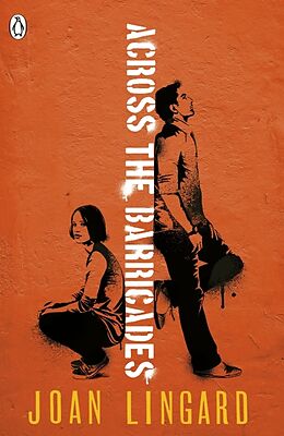 Kartonierter Einband Across the Barricades von Joan Lingard