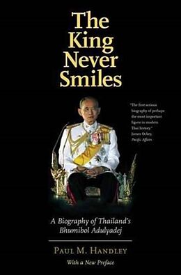 Kartonierter Einband The King Never Smiles von Paul M. Handley