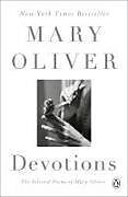 Kartonierter Einband Devotions von Mary Oliver