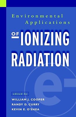 Kartonierter Einband Environmental Applications of Ionizing Radiation von William J. (University of North Carolina A Cooper
