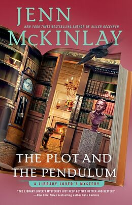 Couverture cartonnée The Plot and the Pendulum de Jenn McKinlay