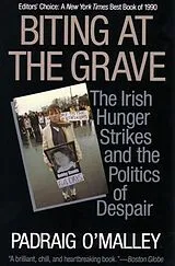 Kartonierter Einband Biting at the Grave von Padraig O'Malley