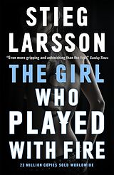 Couverture cartonnée The Girl Who Played With Fire de Stieg Larsson