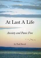 Couverture cartonnée At Last a Life de Paul David