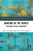 Couverture cartonnée Dancing in the World de Sinclair Ogaga Emoghene, Kathleen A. Spanos