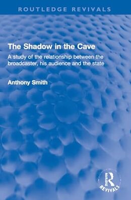 Couverture cartonnée The Shadow in the Cave de Anthony Smith