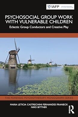 Couverture cartonnée Psychosocial Group Work with Vulnerable Children de Maria Leticia Castrechini Fernandes Franieck, Niko Bittner