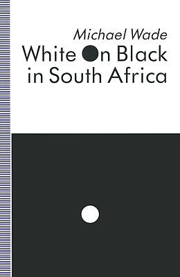 Couverture cartonnée White on Black in South Africa de Michael Wade