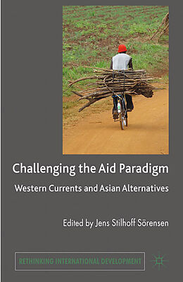 Couverture cartonnée Challenging the Aid Paradigm de 