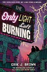 Couverture cartonnée The Only Light Left Burning de Erik J. Brown