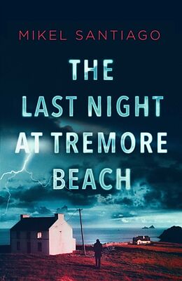 Broschiert The Last Night at Tremore Beach von Santiago Mikel