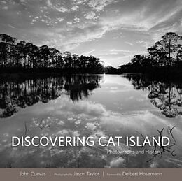 Fester Einband Discovering Cat Island von John Cuevas