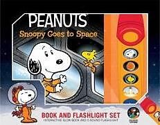 Reliure en carton indéchirable Peanuts: Snoopy Goes to Space Book and 5-Sound Flashlight Set [With Flashlight] de Pi Kids