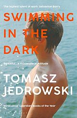 Couverture cartonnée Swimming in the Dark de Tomasz Jedrowski