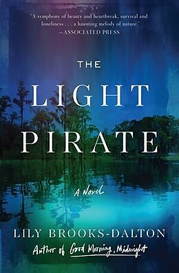 Couverture cartonnée The Light Pirate de Lily Brooks-Dalton