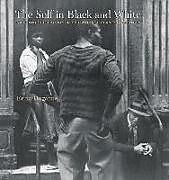 Couverture cartonnée The Self in Black and White - Race and Subjectivity in Postwar American Photography de Erina Duganne