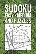 Couverture cartonnée SUDOKU easy - medium 440 Puzzles: For Beginner And Novice Solvers Entertaining Game To Keep Your Brain Active de Andrew Intelligent Books