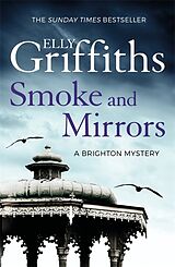 Couverture cartonnée Smoke and Mirrors de Griffiths Elly