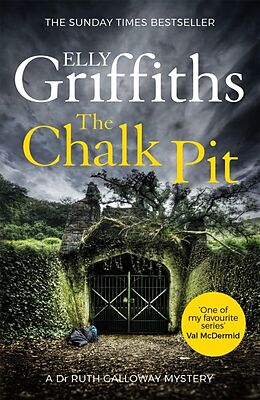 Couverture cartonnée The Chalk Pit de Elly Griffiths