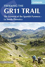 Kartonierter Einband Trekking the GR11 Trail von Tom Martens