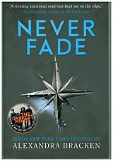 Couverture cartonnée A Darkest Minds 2: Never Fade de Alexandra Bracken