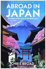 Kartonierter Einband Abroad in Japan von Chris Broad