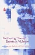 Broché Mothering Through Domestic Violence de Lorraine Hester, Marianne Radford
