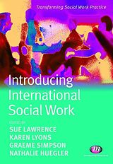 eBook (epub) Introducing International Social Work de 