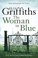 Couverture cartonnée The Woman in Blue de Elly Griffiths