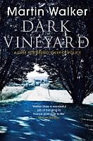 Couverture cartonnée The Dark Vineyard de Martin Walker