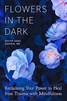 Broché Flowers in the Dark de Sister Dang Nghiem