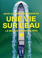 Broché Une vie sur l'eau : le monde des bateliers de Jean-Claude Raspiengeas