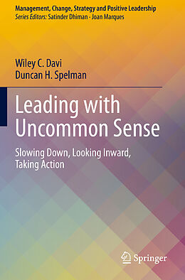 Couverture cartonnée Leading with Uncommon Sense de Duncan H. Spelman, Wiley C. Davi