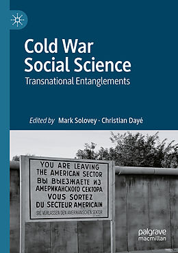 Couverture cartonnée Cold War Social Science de 