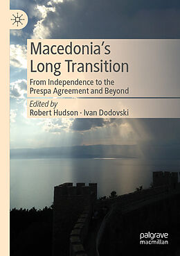 Couverture cartonnée Macedonia s Long Transition de 