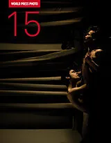 Kartonierter Einband World Press Photo 15 von COLLECTIF