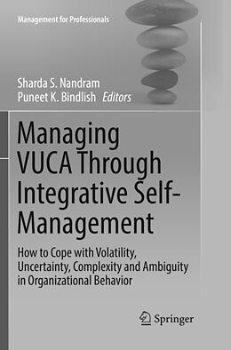 Kartonierter Einband Managing VUCA Through Integrative Self-Management von 