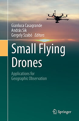 Couverture cartonnée Small Flying Drones de 