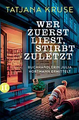 Kartonierter Einband Wer zuerst liest, stirbt zuletzt von Tatjana Kruse