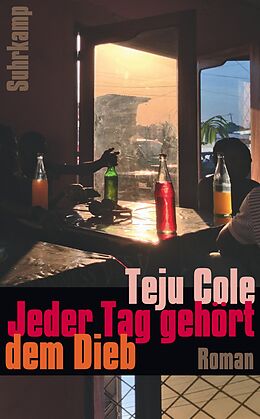Kartonierter Einband Jeder Tag gehört dem Dieb von Teju Cole