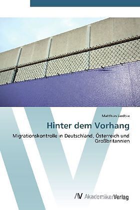 Hinter dem Vorhang