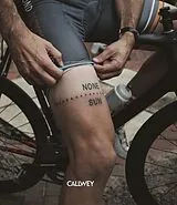 Fester Einband Auf Asphalt von Max Marquardt