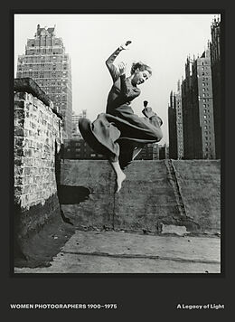 Fester Einband Women Photographers 1900 - 1975 von Berenice Abbott, Meg Slater, Claude Cahun