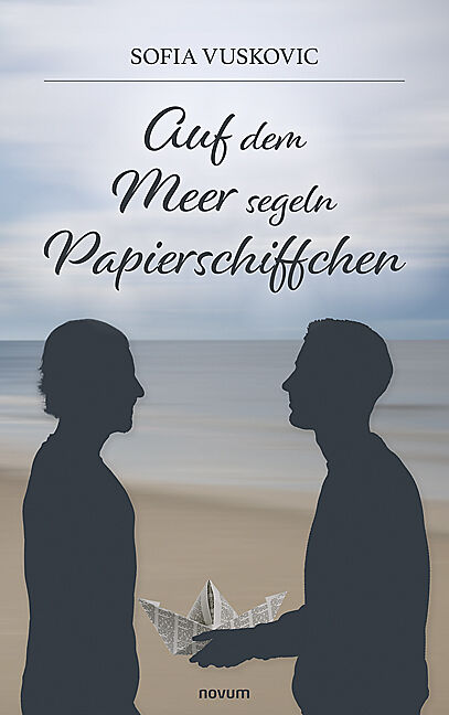 Auf dem Meer segeln Papierschiffchen